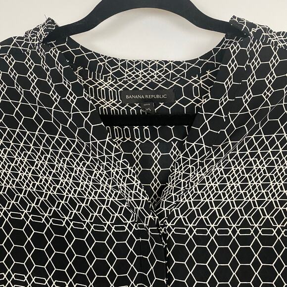 Banana Republic Petite XS Black White Geometric Blouse Long Sleeve Lightweight - Picture 6 of 9